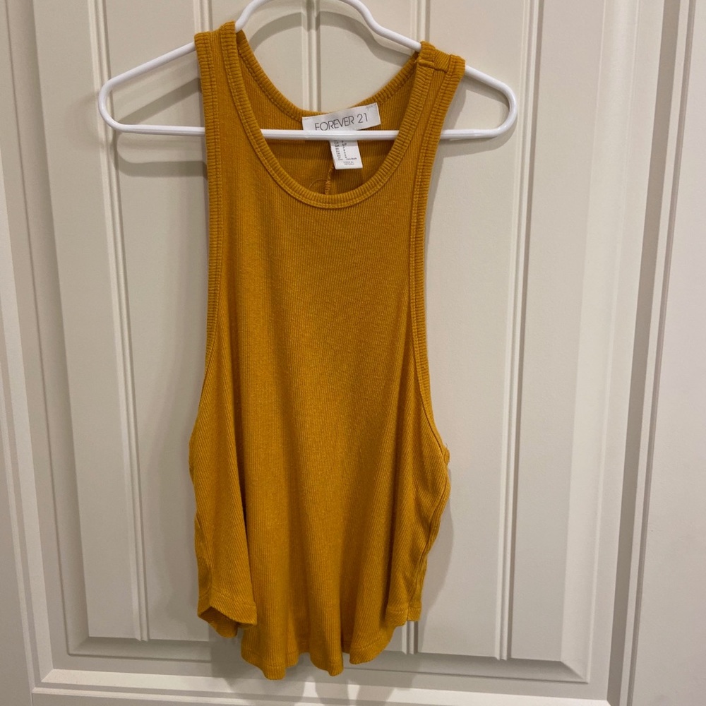 Cropped muscle tank